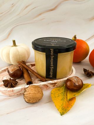 @medoo_silesia pastový 100% med bez krystalků, jemně našlehaná pasta z květových medů, které se zrodily v úlech v okolí...